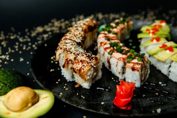 Jak jeść sushi? Sprawdź, zanim zamówisz!